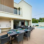 Two Luxury With Private Pools Near Old Town Villa Albufeira