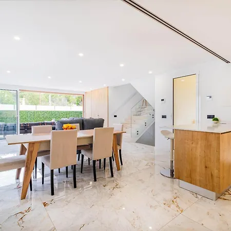 Villa Two Luxury With Private Pools Near Old Town Albufeira