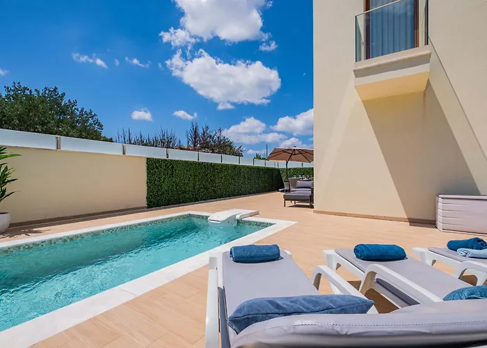 Villa Two Luxury With Private Pools Near Old Town *