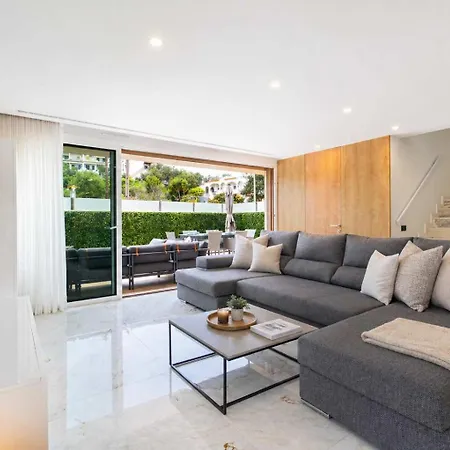 Two Luxury With Private Pools Near Old Town